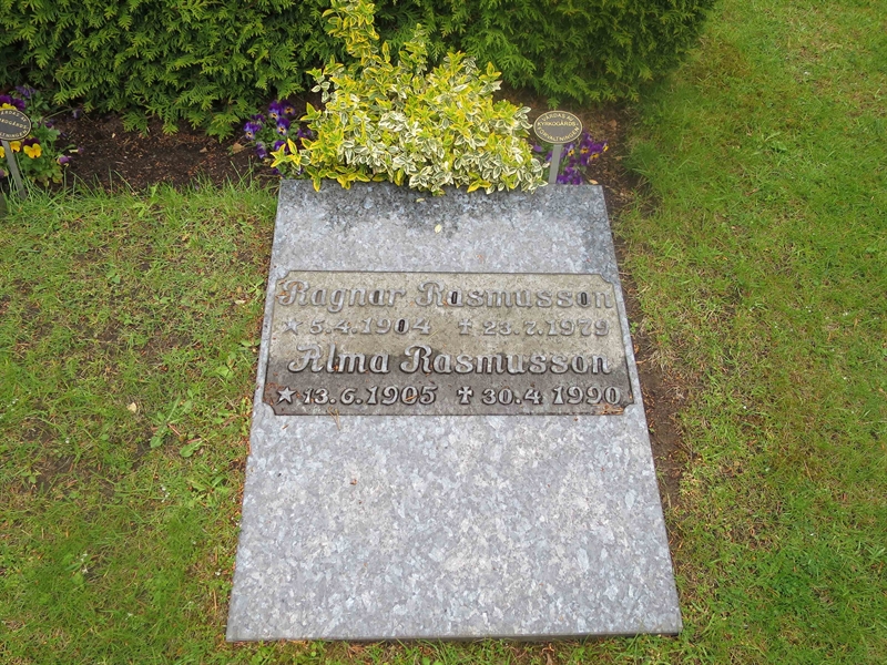 Grave number: HÖB N.UR   338