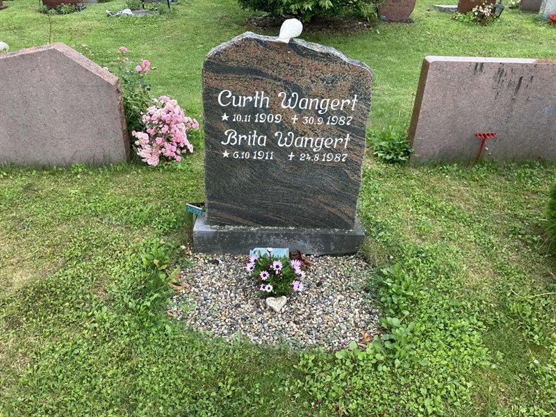 Grave number: R 02   119, 120