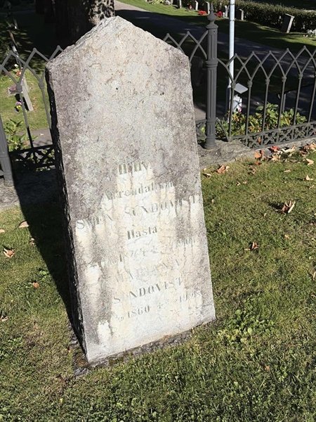 Grave number: H 1    28