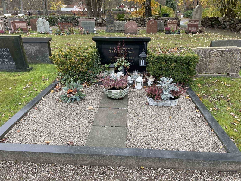 Grave number: VV F    43