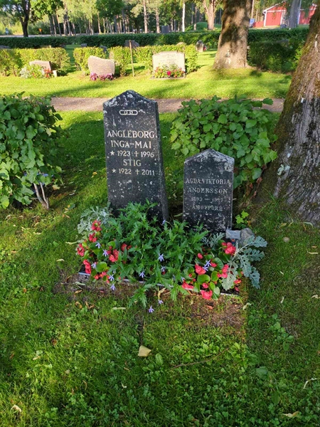 Grave number: 1 10    83-84