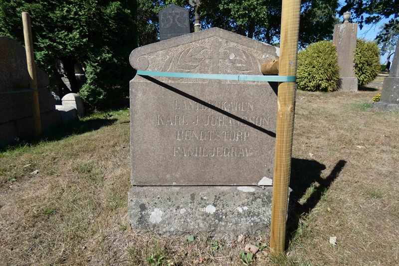 Grave number: SN G    37