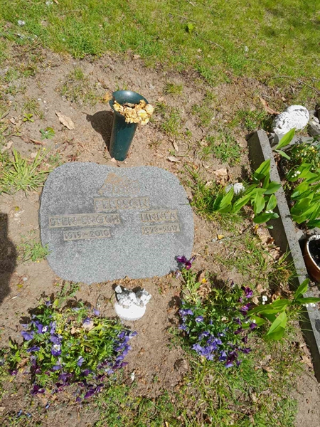 Grave number: 20 R 32