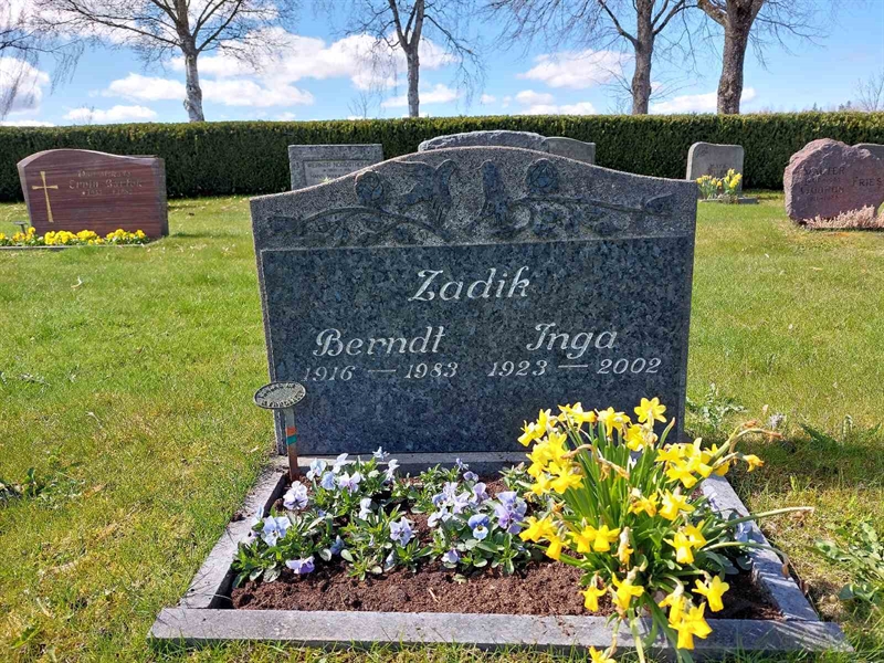 Grave number: HV 25   12, 13
