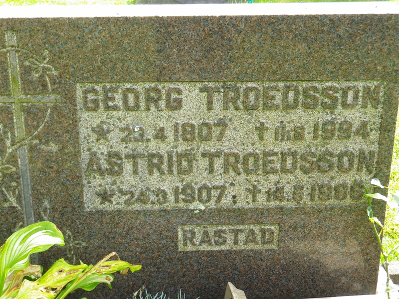 Grave number: VI B    72, 73