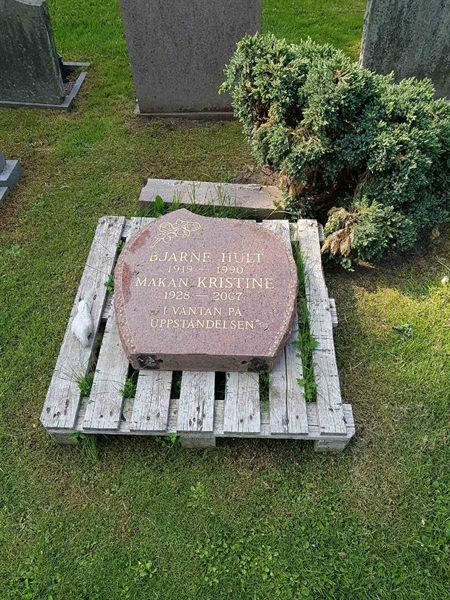 Grave number: 01  4357