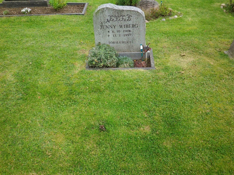Grave number: VI K   235