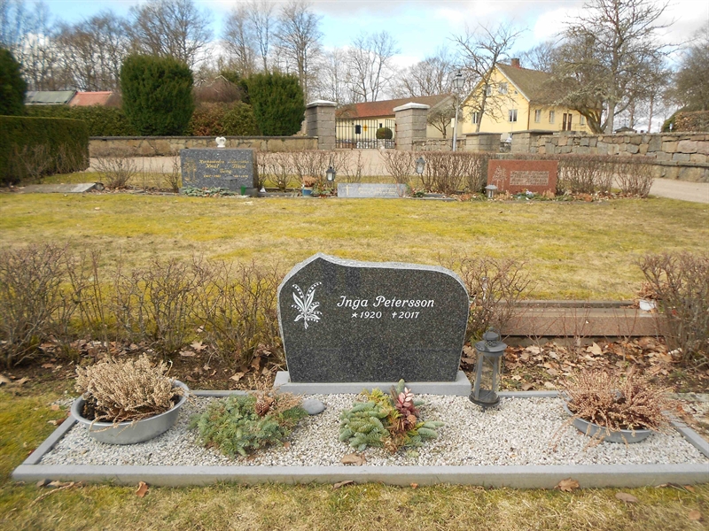 Grave number: NÅ N1    32, 33