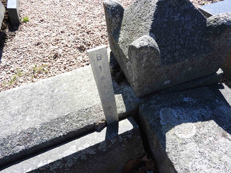 Gravnummer: BK B   141-143