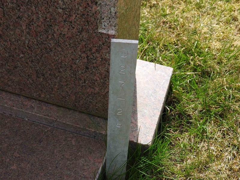 Gravnummer: BK D    27-28