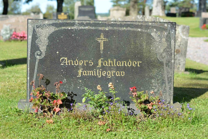 Grave number: 1 3    69-71