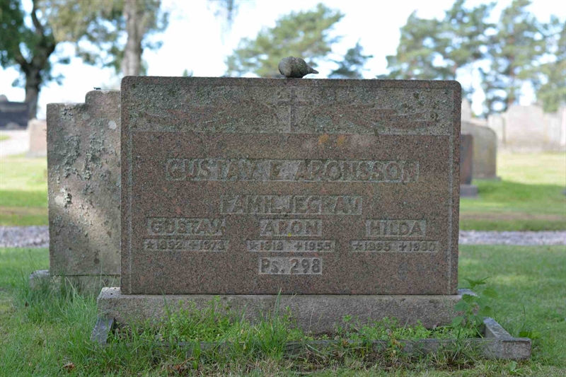 Grave number: 1 4   119-122