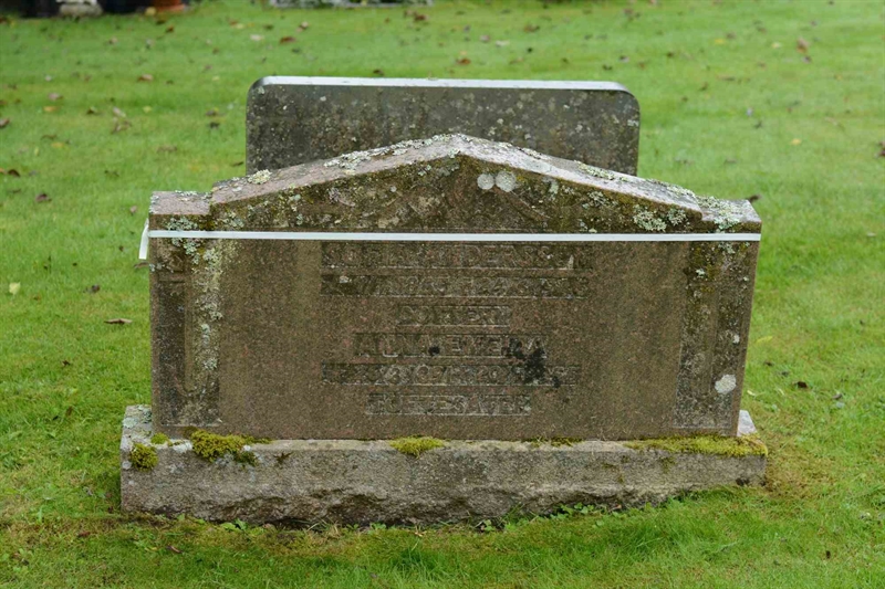 Grave number: 5 4   207-208