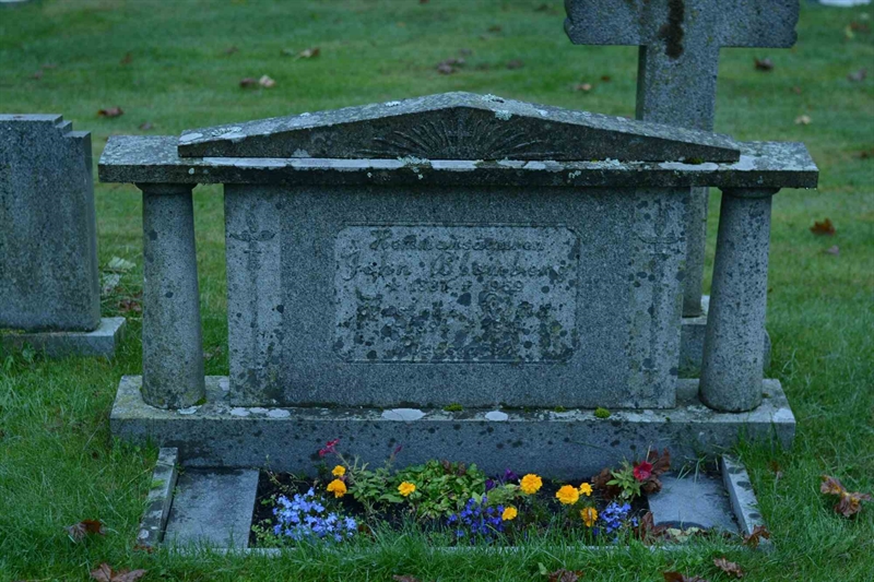 Grave number: 5 3   346-347