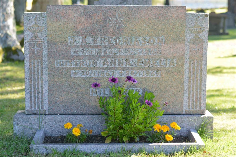 Grave number: 1 4     1A-D