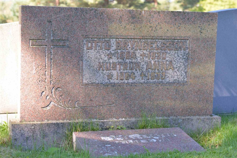 Grave number: 1 1   120-121