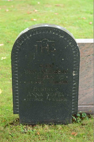 Grave number: 5 2   228-229