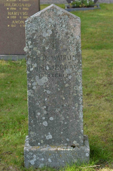 Grave number: 1 9    70