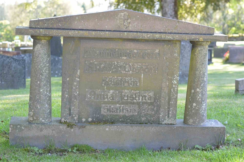 Grave number: 1 4    51