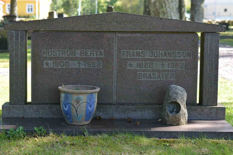 Grave number: 1 5    33-35