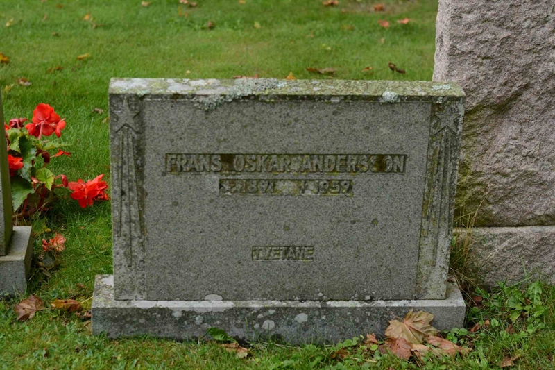 Grave number: 5 2   215