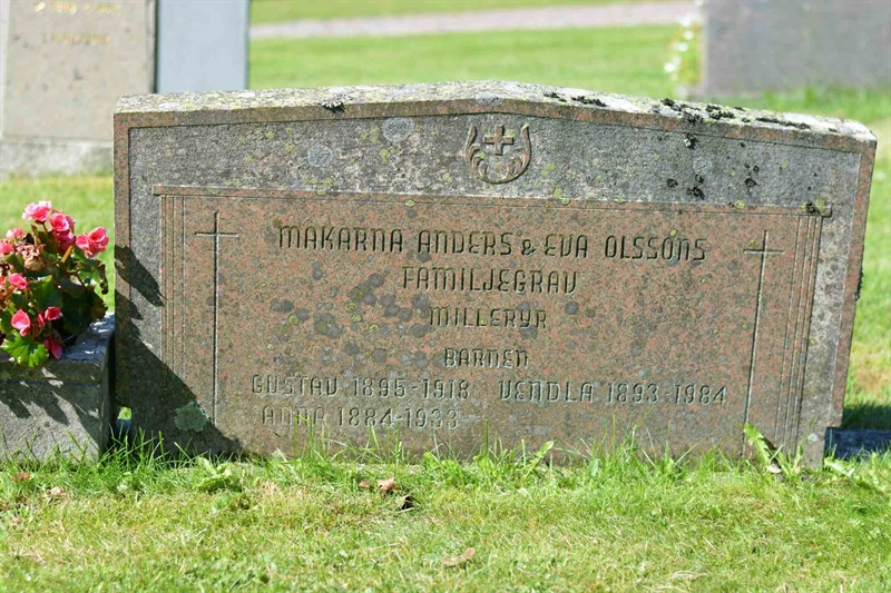 Grave number: 1 1   216-218