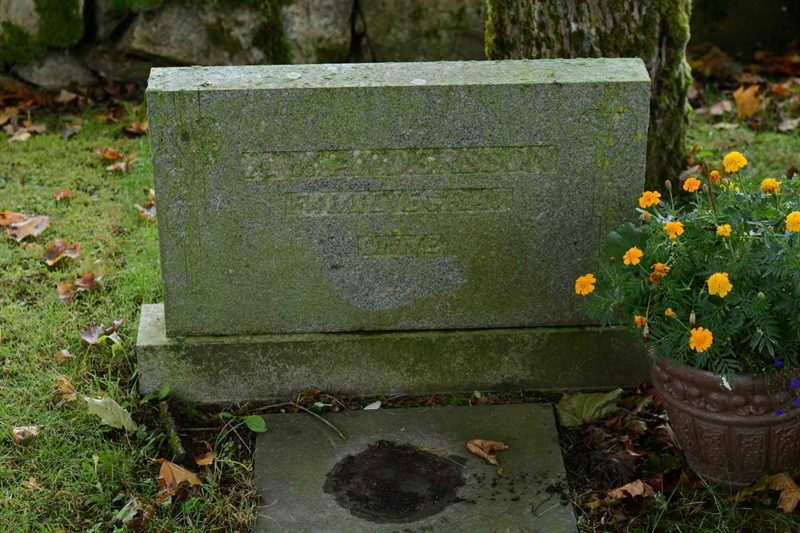 Grave number: 5 2   281-282