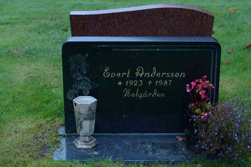 Grave number: 5 3   271-273