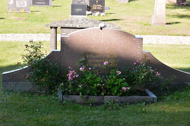 Grave number: 1 4    62-64