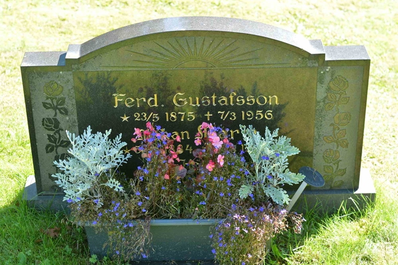 Grave number: 1 4    33-34