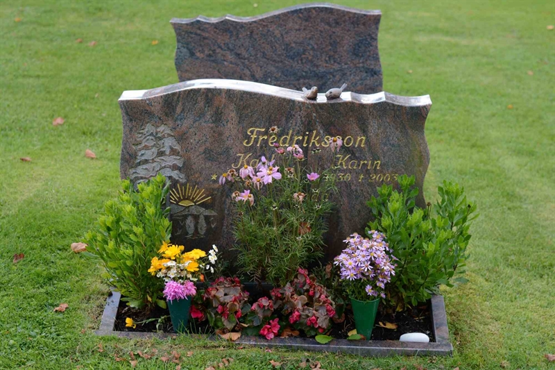 Grave number: 1 18   135-136