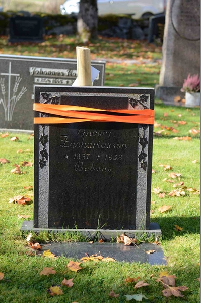 Grave number: 3 8    52