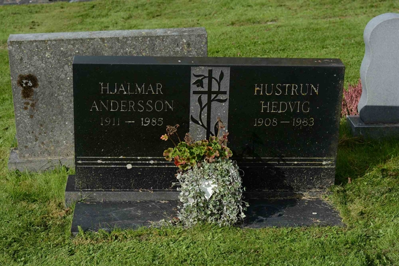 Grave number: 2 3   203-204