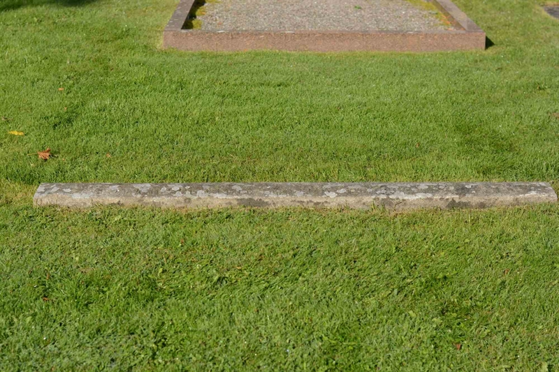 Grave number: 4 Kv.2   142-143