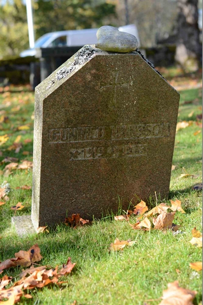 Grave number: 3 8    44