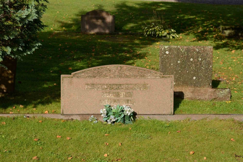 Grave number: 1 12    39