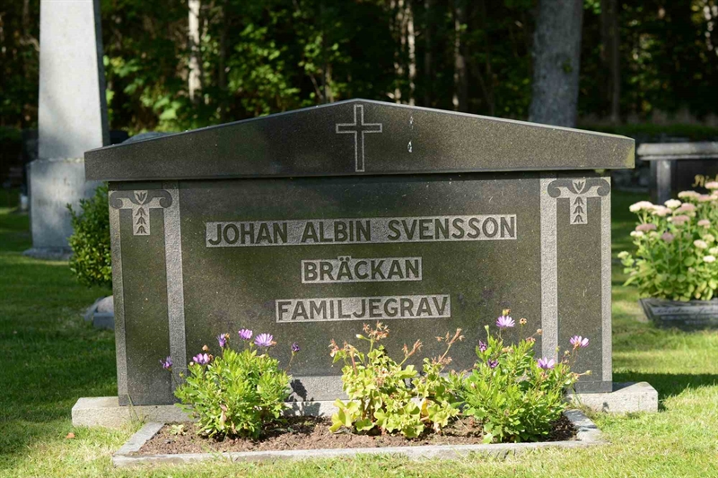 Grave number: 4 Kv.1   105-106