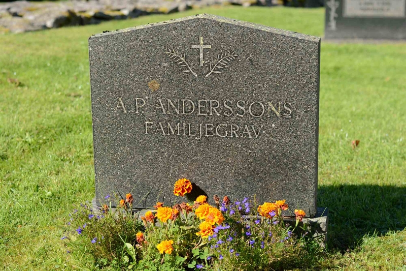 Grave number: 4 Kv.2   211-214