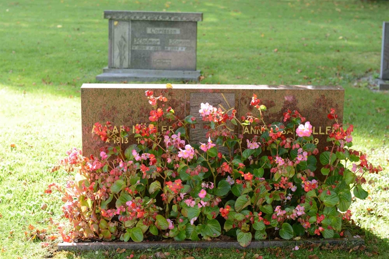 Grave number: 1 15   120-122