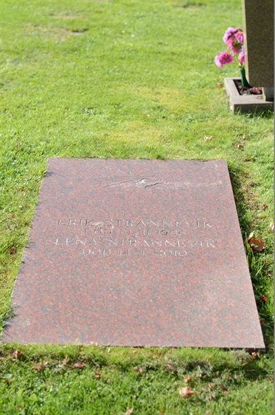 Grave number: 1 18   215-216