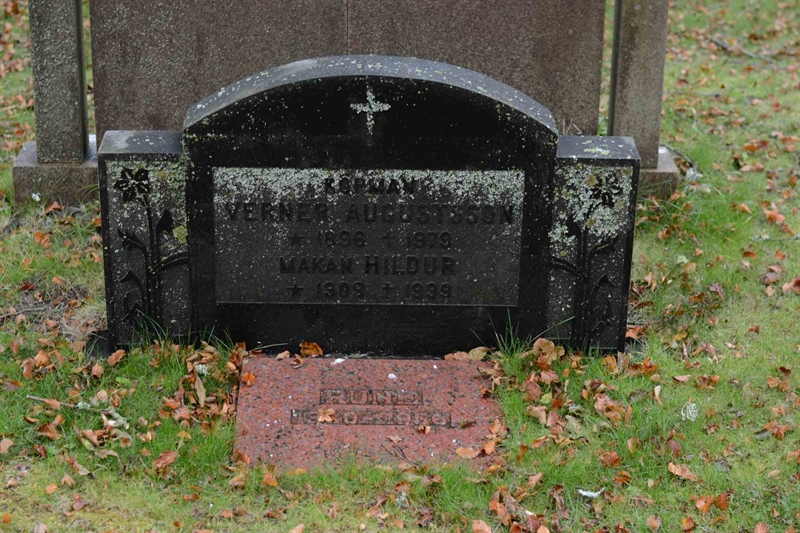 Grave number: 1 5    46-48