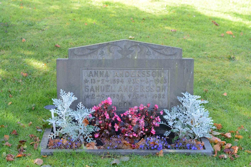 Grave number: 1 14   110-112