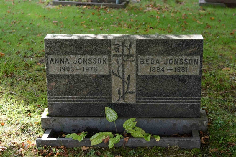 Grave number: 1 15   123-124