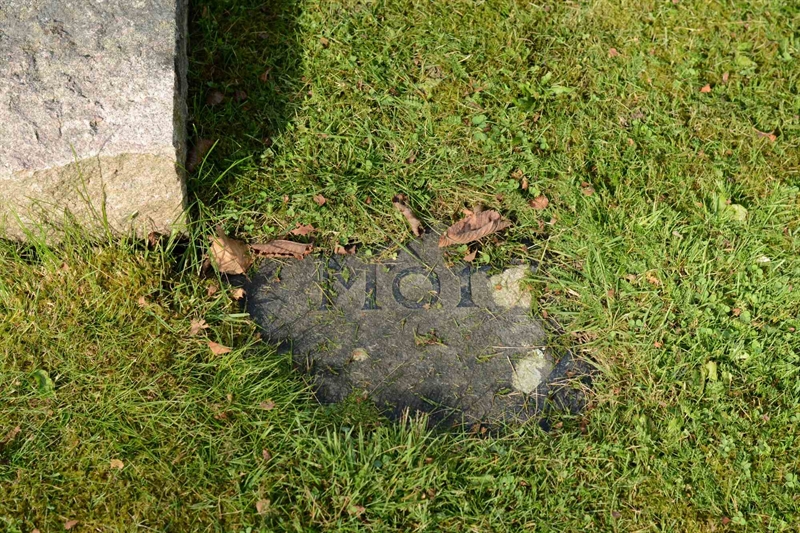 Grave number: 2 3    57