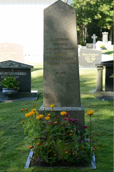 Grave number: 4 Kv.3    50-51