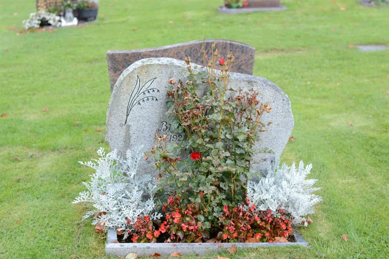 Grave number: 1 18   111-112