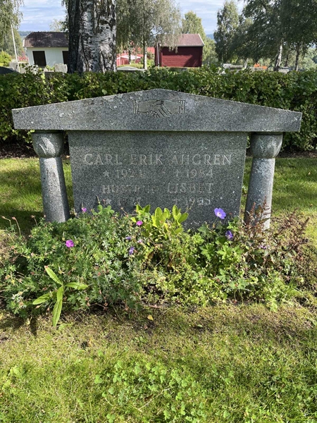 Grave number: 3065 D    14-15