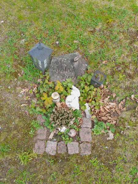 Grave number: 20 R 52