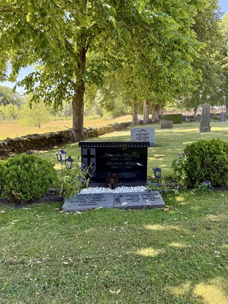 Grave number: TR 3 3    75