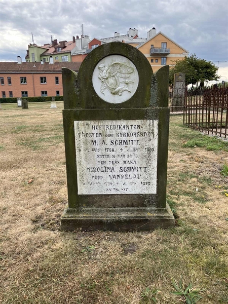 Grave number: G 03 8